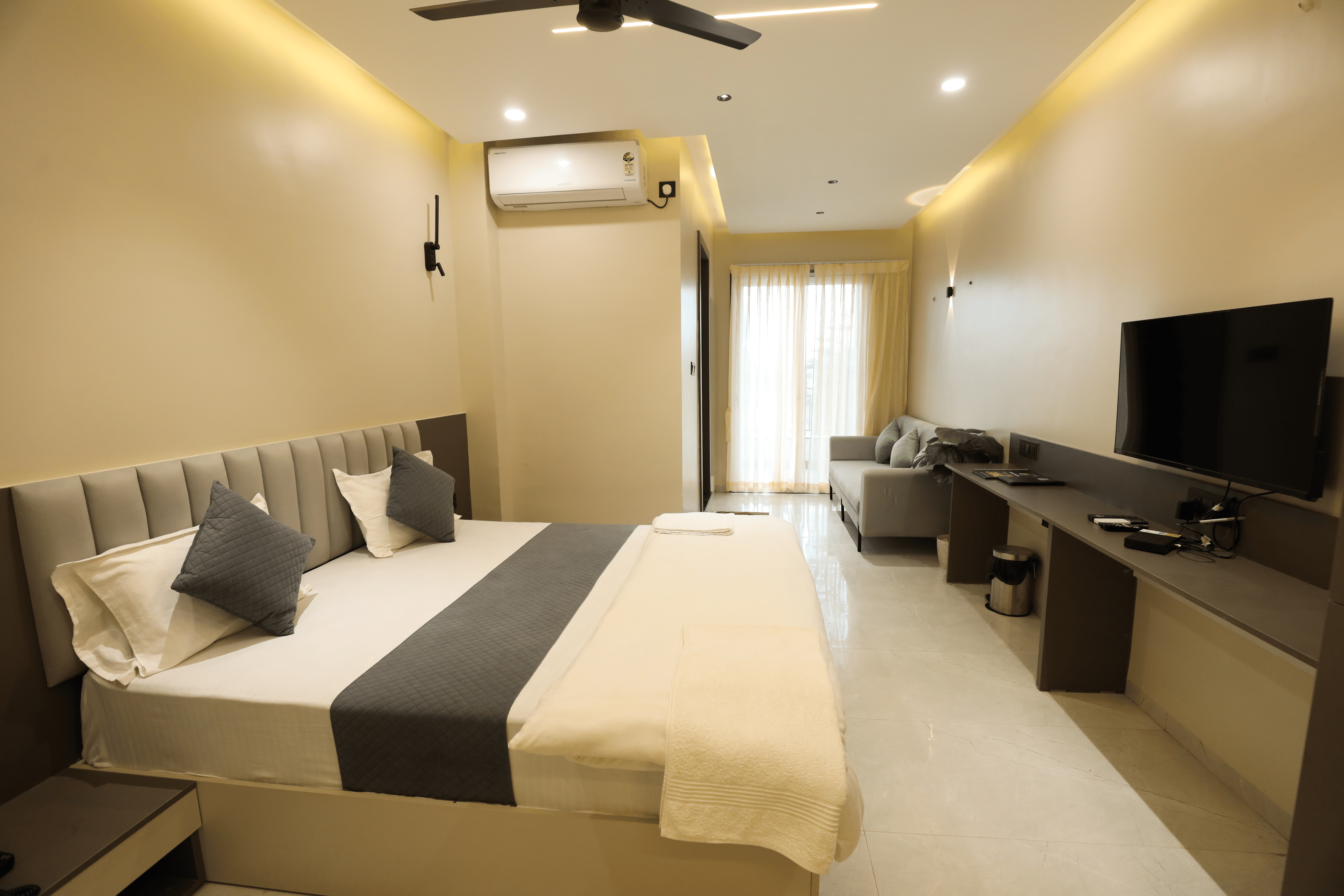 SuperDeluxe room